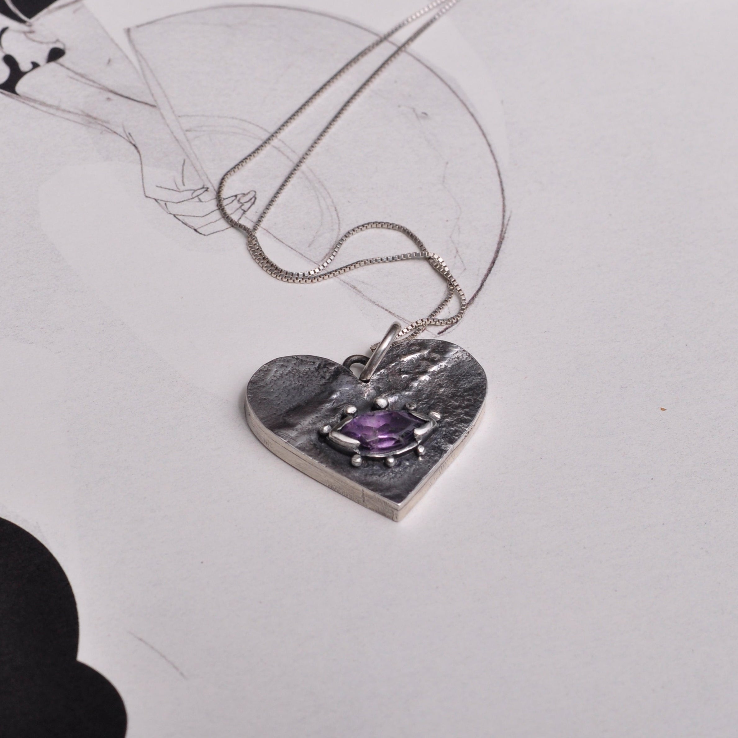 Cadena Corazón relieve y amatista