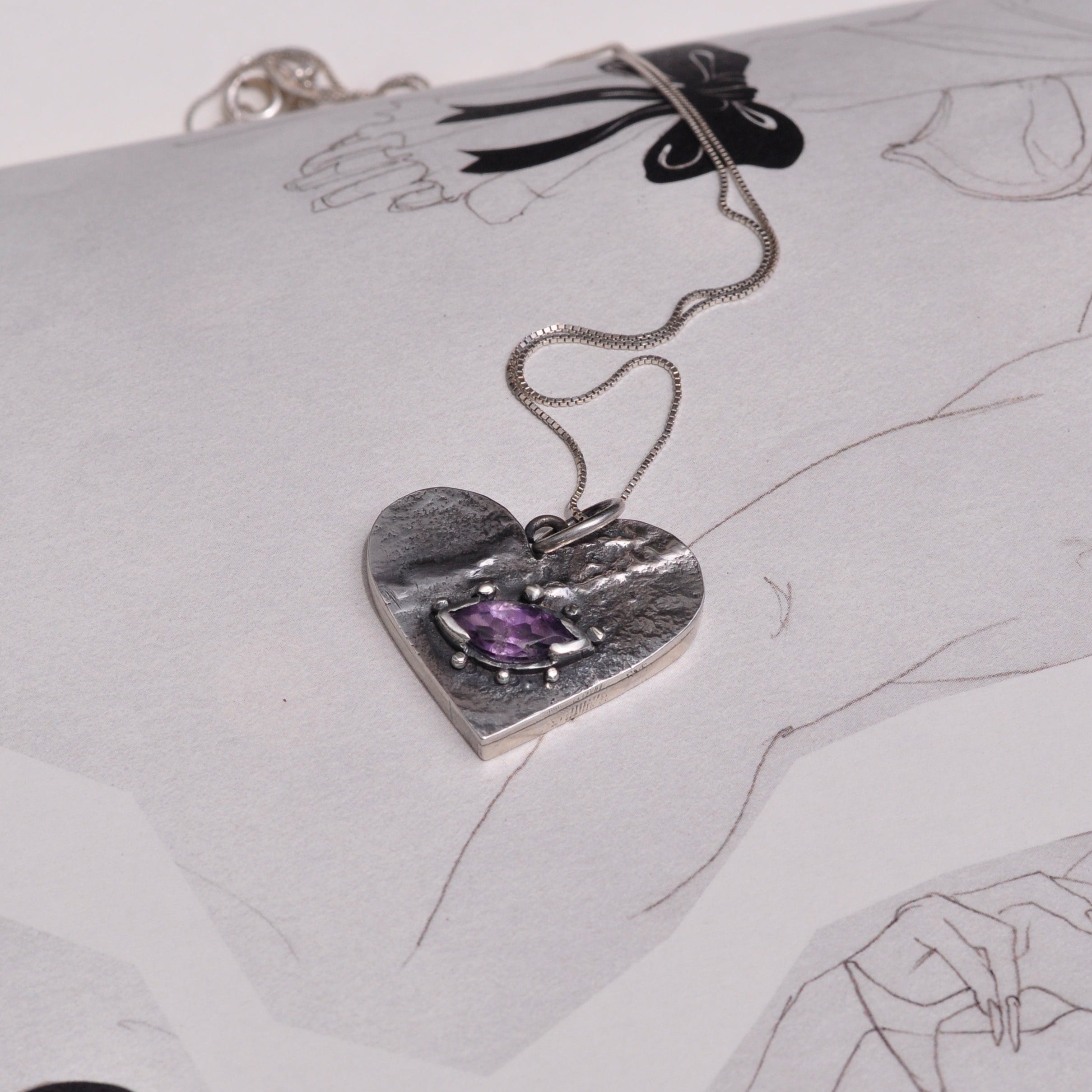 Cadena Corazón relieve y amatista