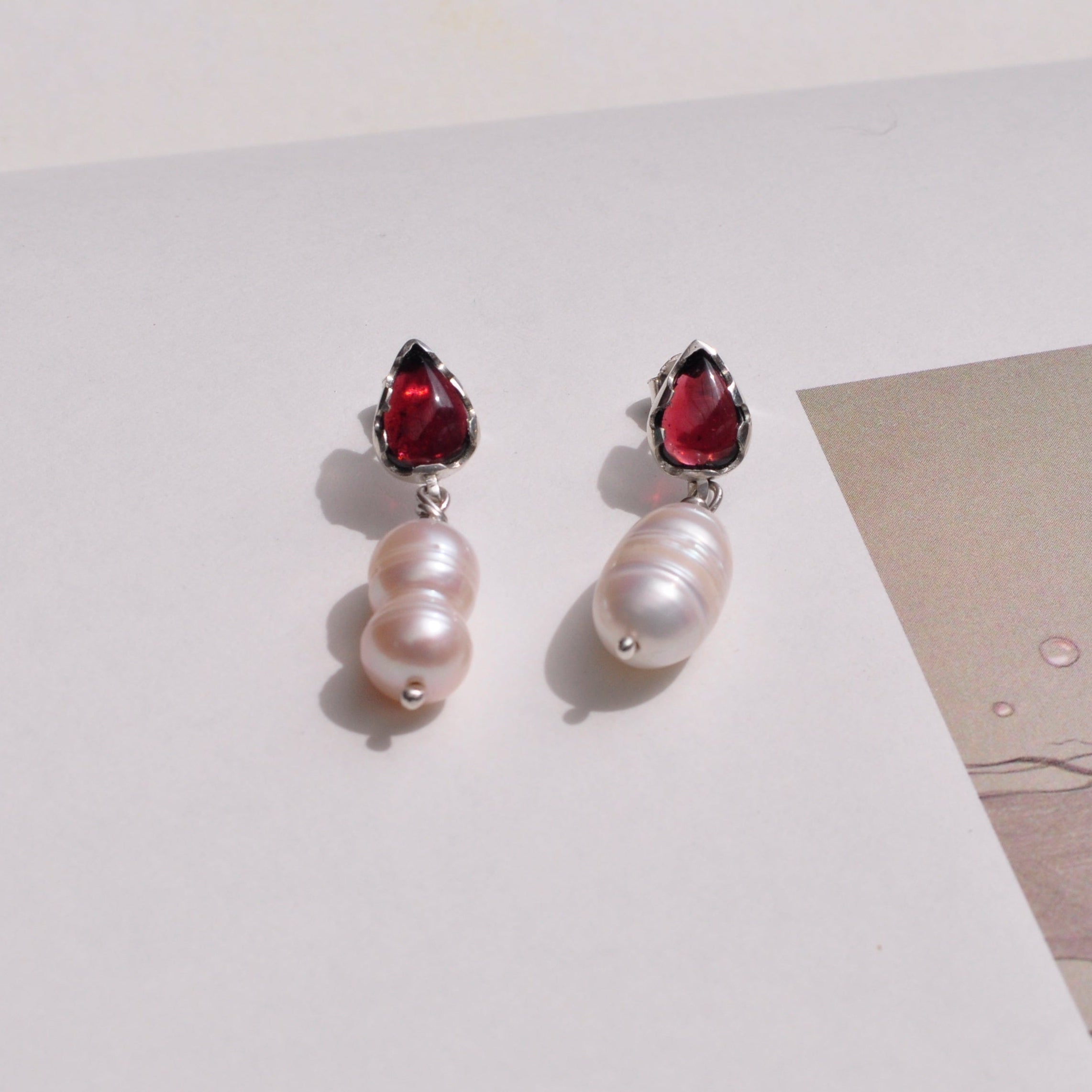 Aretes Granate y Perlas