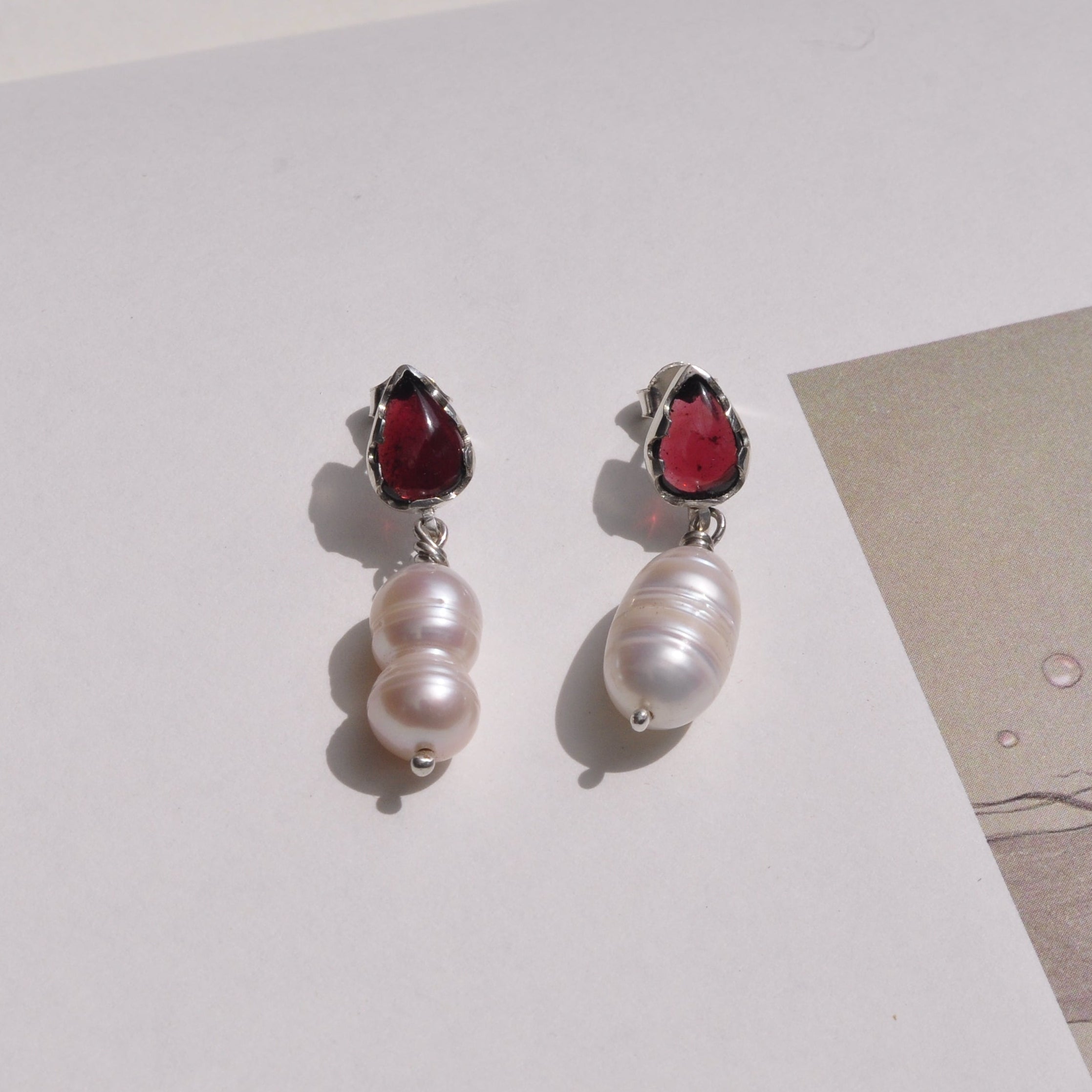 Aretes Granate y Perlas