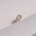 Anillo piedra luna flor