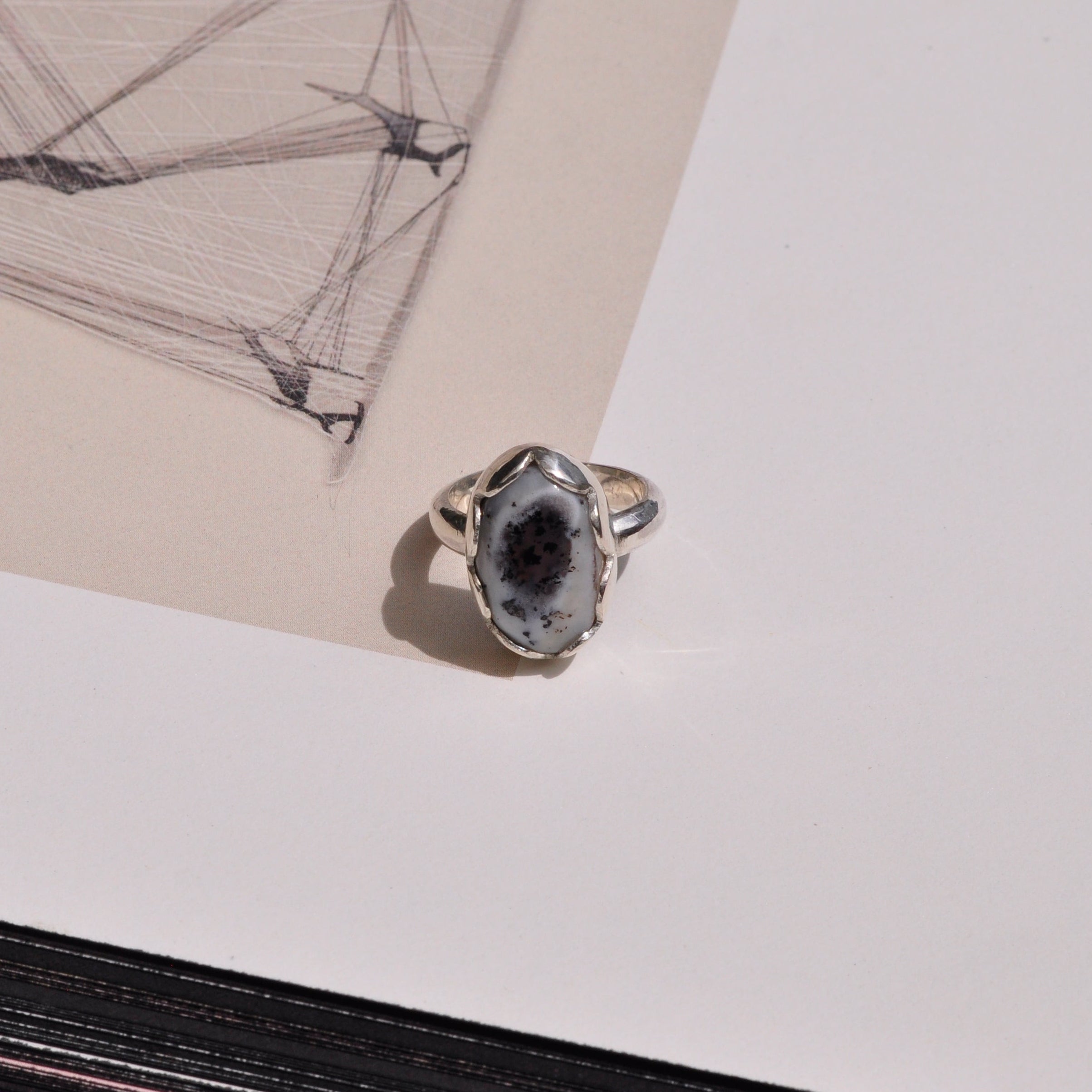 Anillo Calcedonia dendrítica