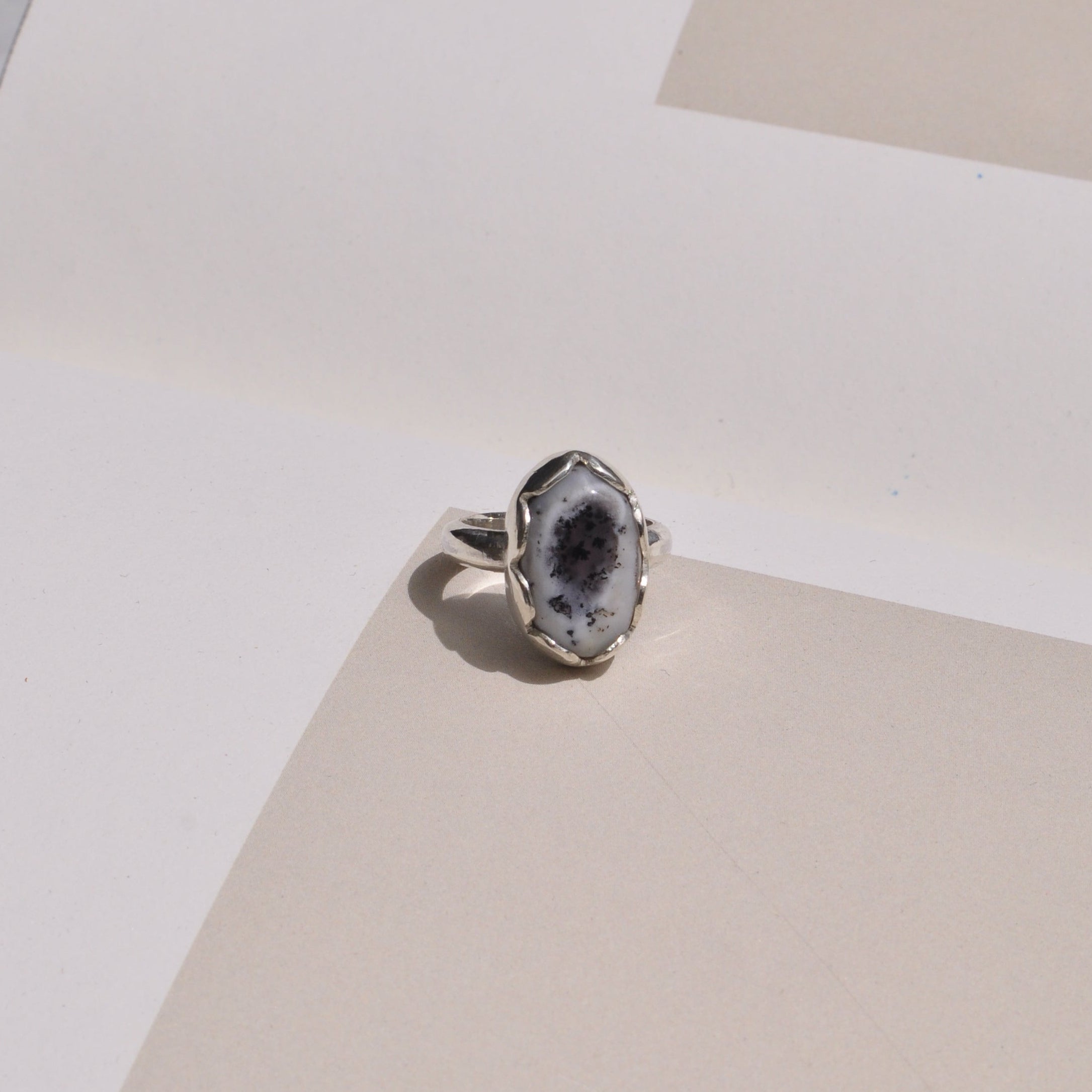 Anillo Calcedonia dendrítica