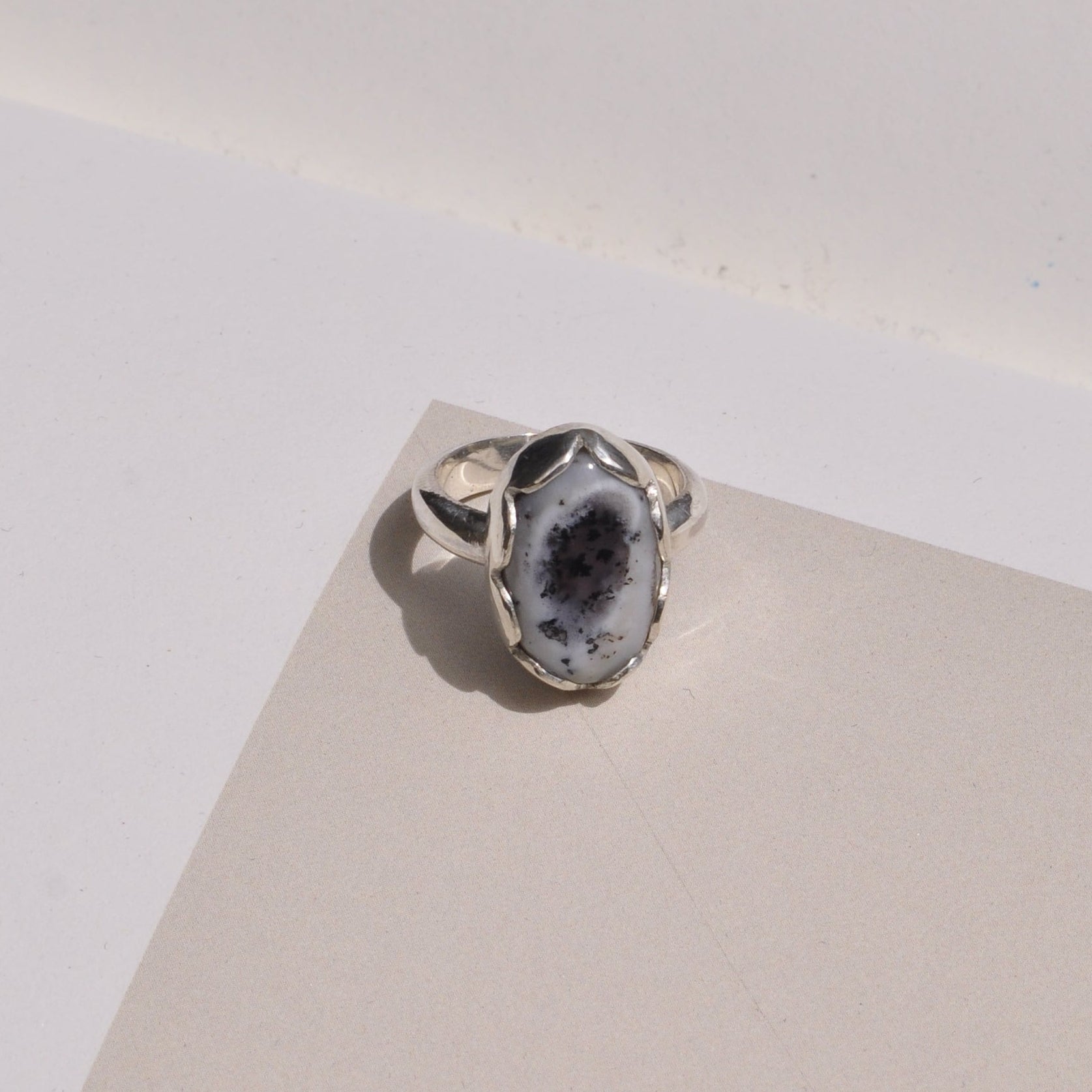 Anillo Calcedonia dendrítica