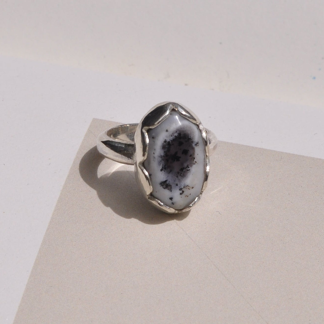 Anillo Calcedonia dendrítica
