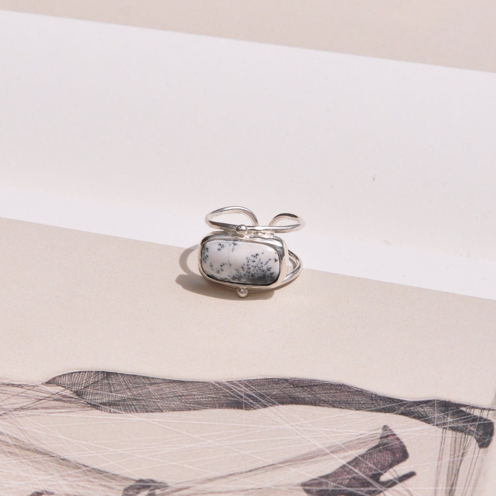 Anillo calcedonia dendritica regulable