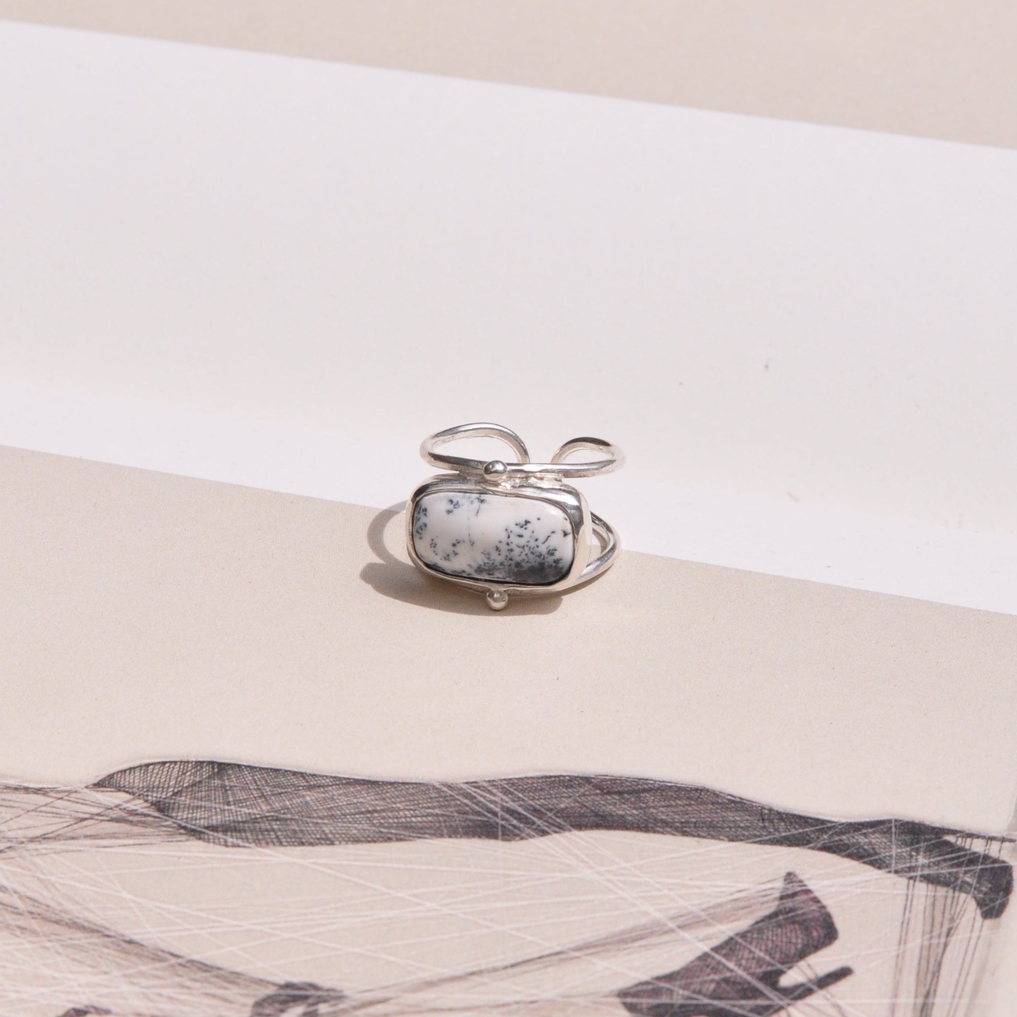 Anillo calcedonia dendritica regulable