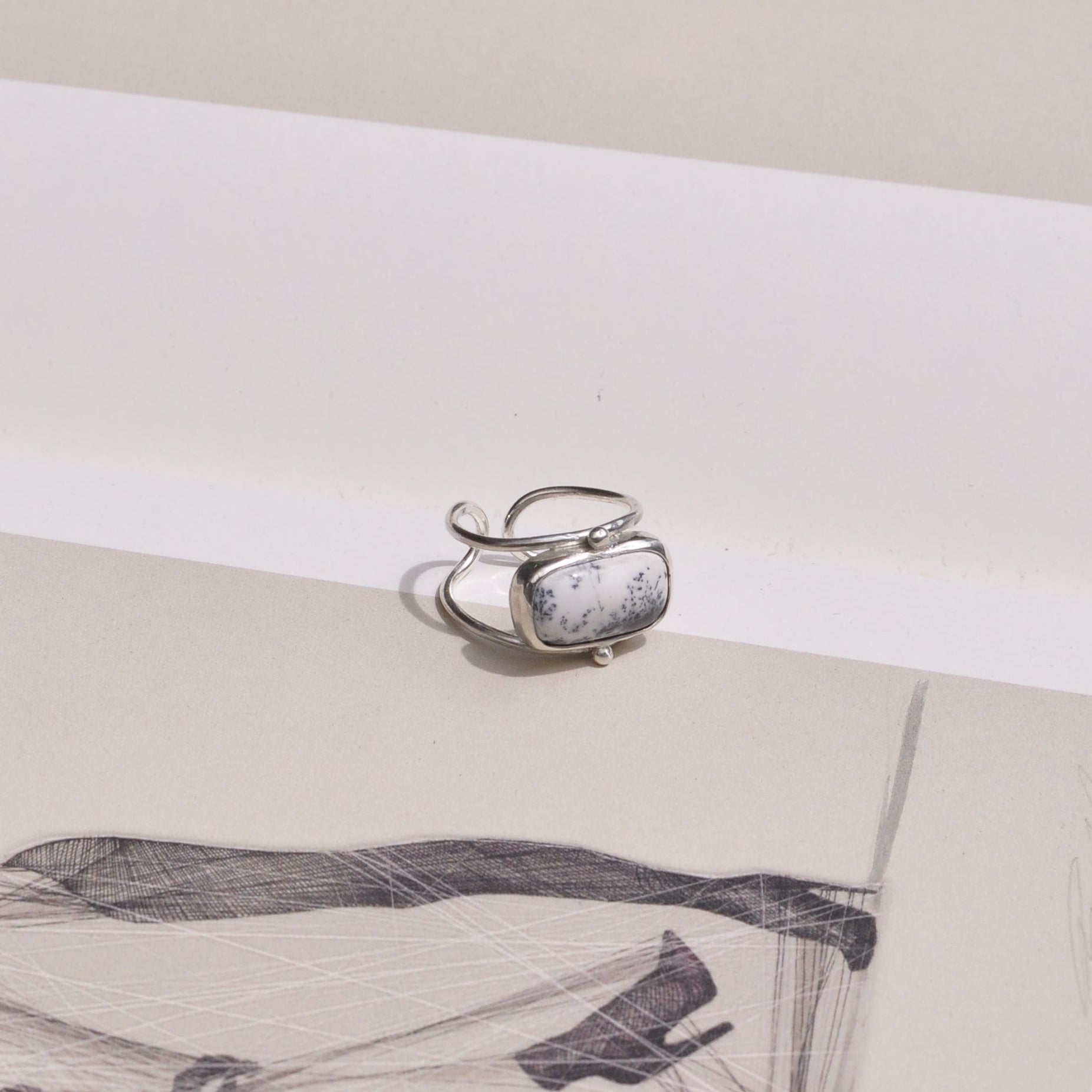 Anillo calcedonia dendritica regulable