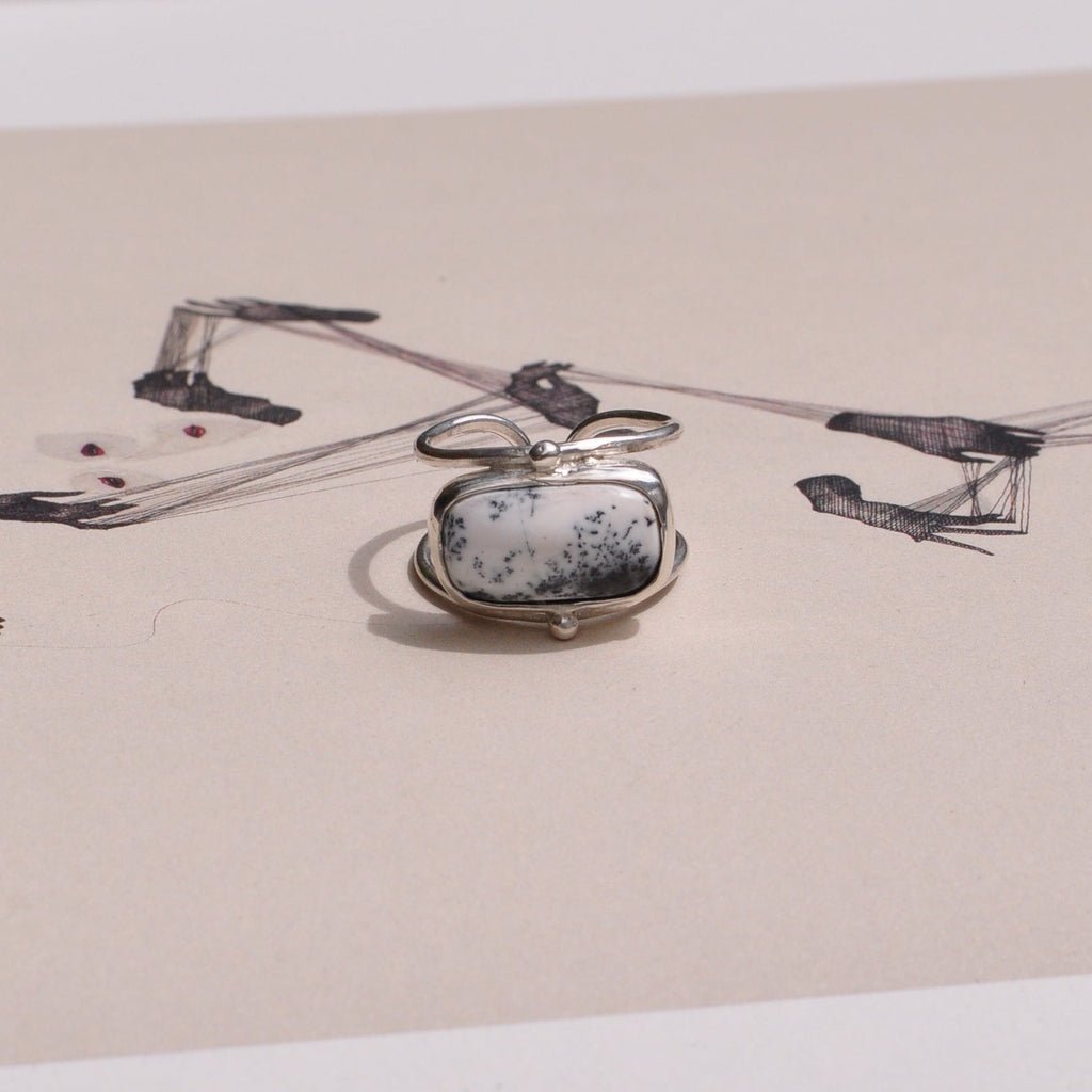 Anillo calcedonia dendritica regulable