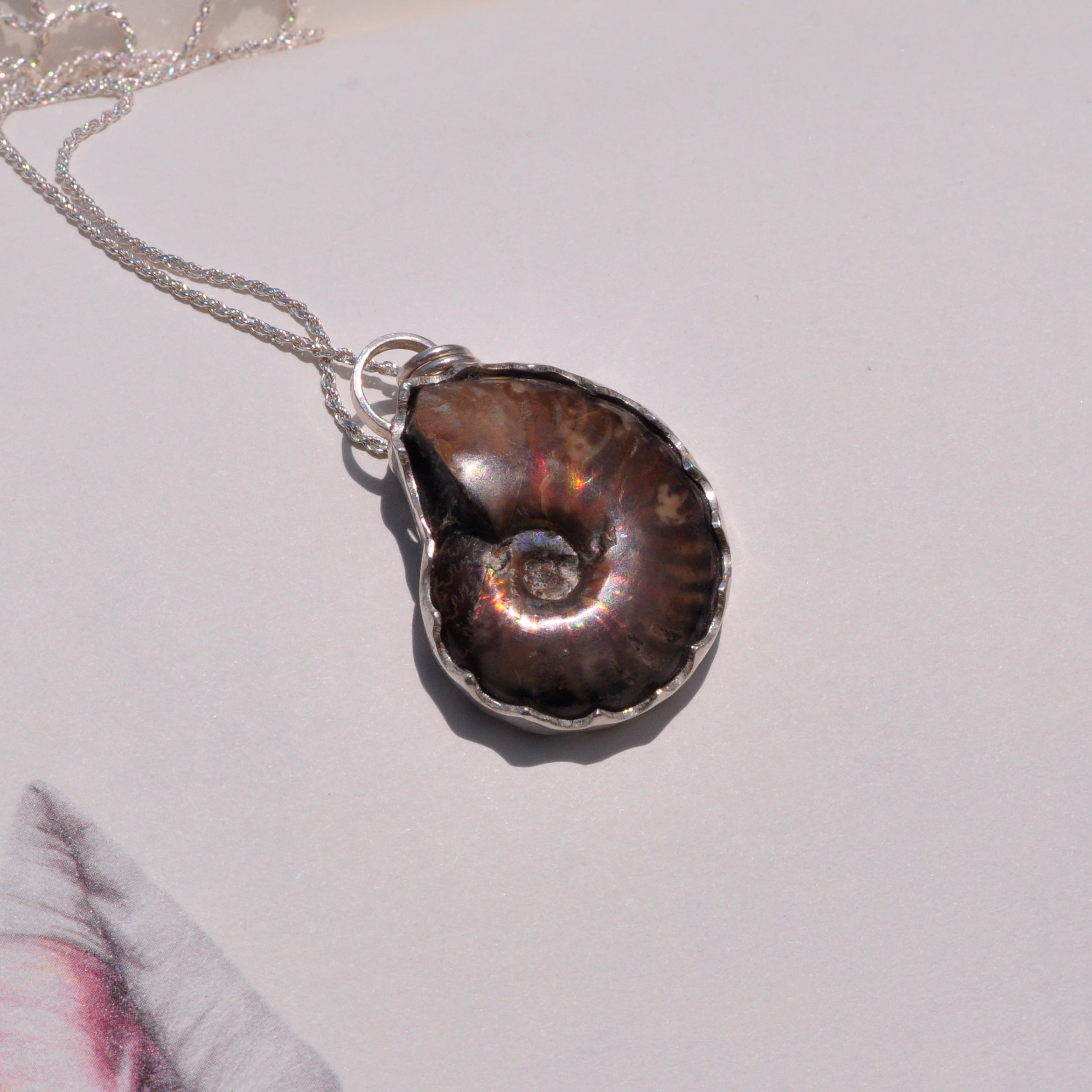 Collar fosil ammonita opalizada