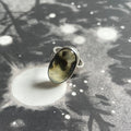 Anillo Prehnita ovalada