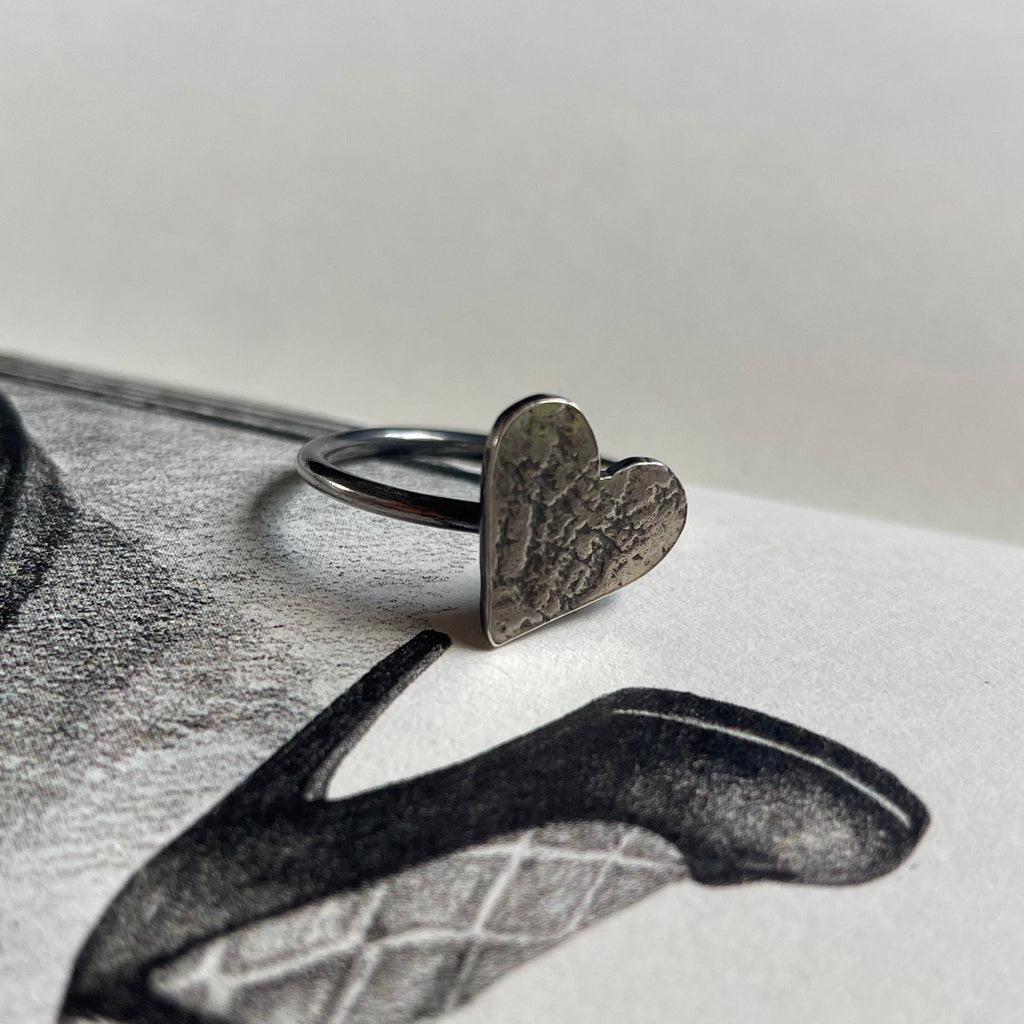Anillo textura corazón