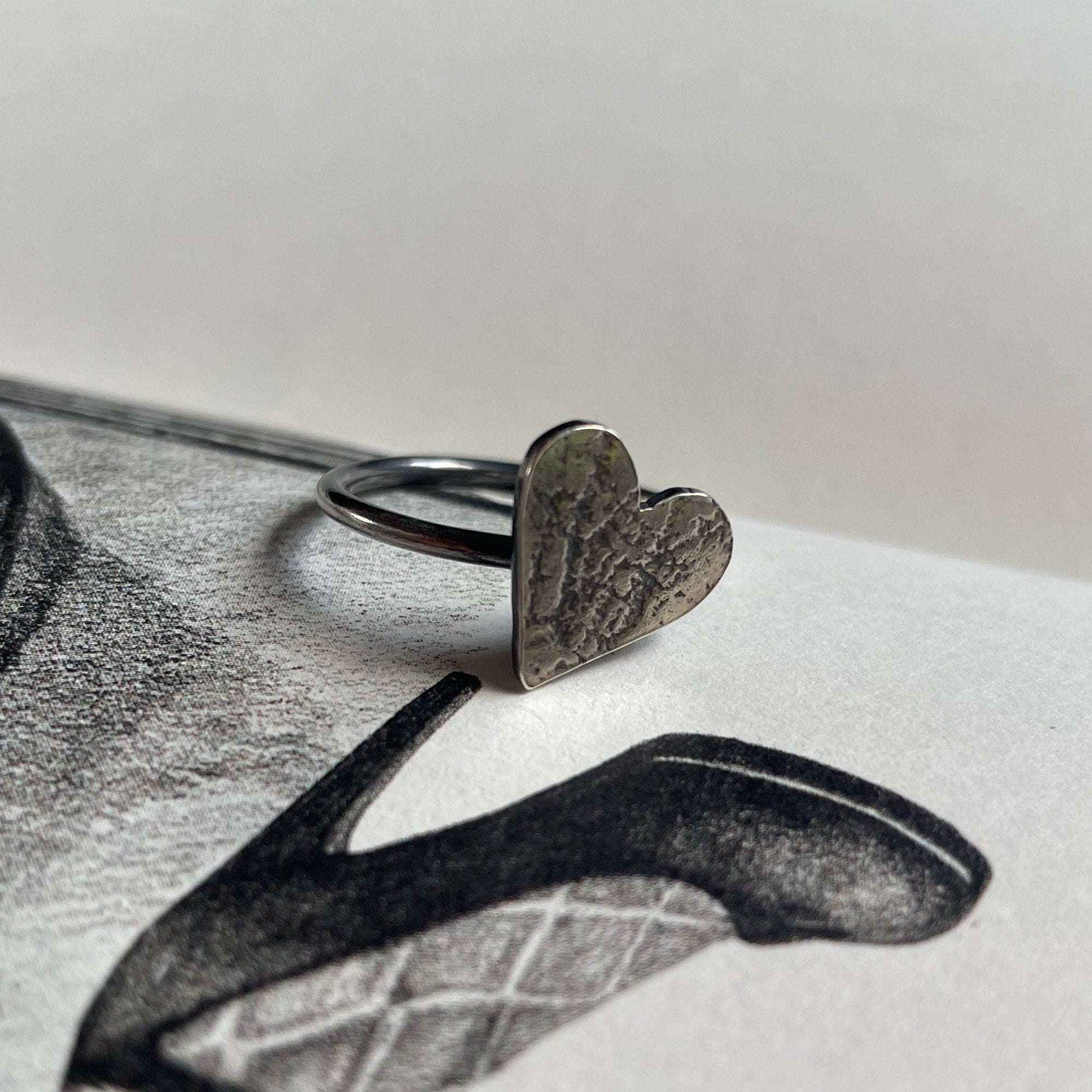 Anillo textura corazón